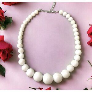 Simple White Graduated Beaded Collar Necklace